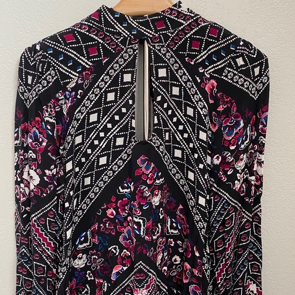 Geometric Floral Long Sleeve Keyhole Dress - Picture 1 of 5